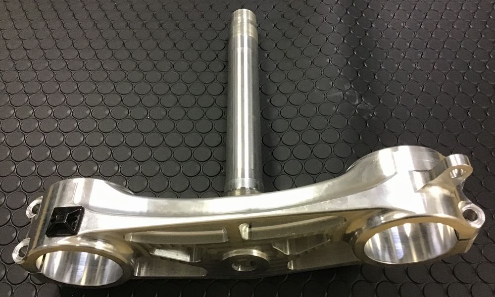 アルミ削り出しパーツを製作します。