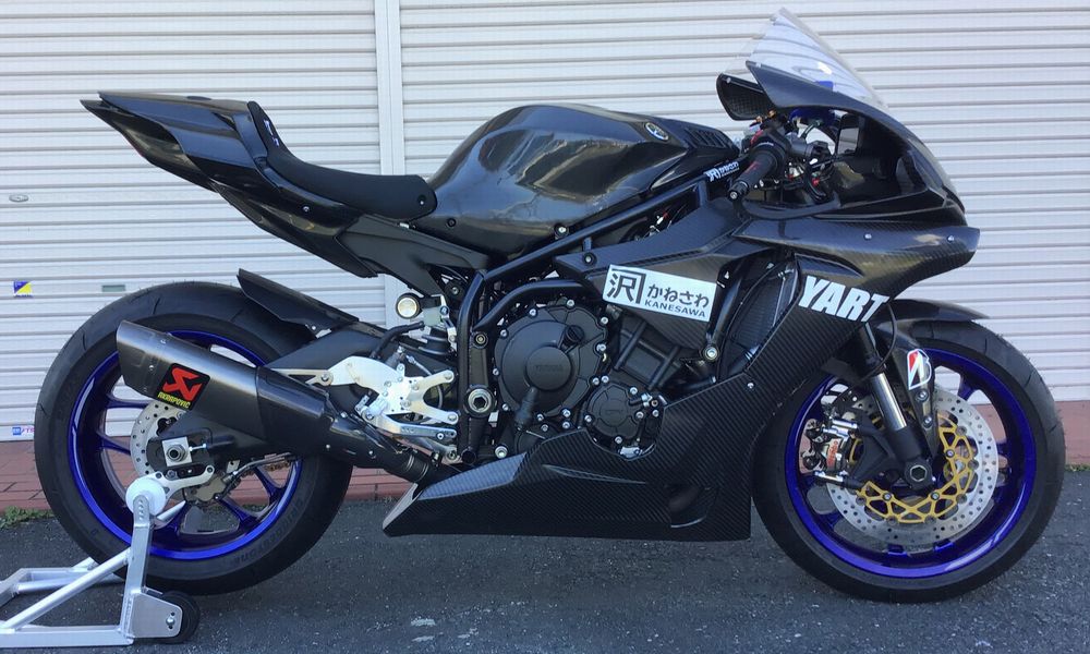 サーキット専用車両を製作します。